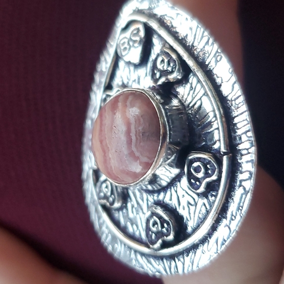New Rhodochrosite Engraved Heart Shaped Silver Ring. - Picture 6 of 13